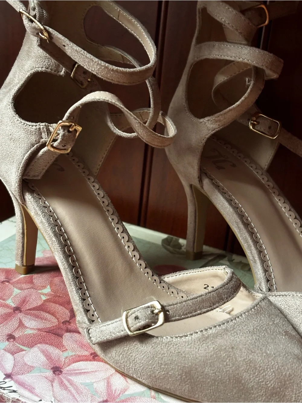 Journee Collection Lilyann Multi-Strap Pointed-Toe Pumps Soft faux suede .NWOT